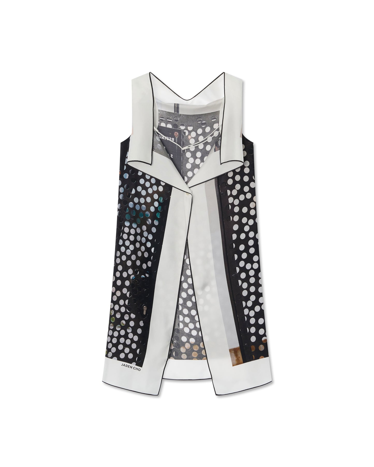 ARRANGEMENT 02 FLAG DRESS 03